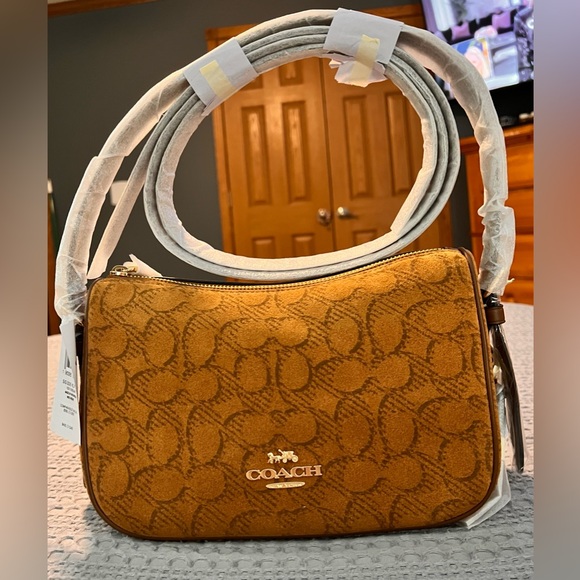 Coach Kailey Shoulder Bag
In Signature Suede - Picture 6 of 14